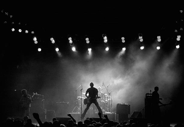 Lee más sobre el artículo ¿  Por Qué 8 de Cada 10 Hispanohablantes Cometen Estos Errores  ? (Y Cómo el Rock Tiene la Solución)